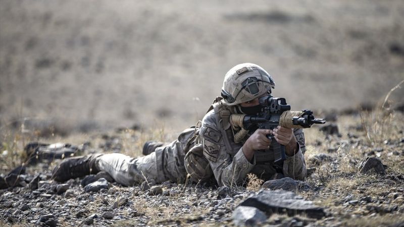 MSB: Kaçak yollarla ülkeye girmeye çalışan 19 kişi yakalandı