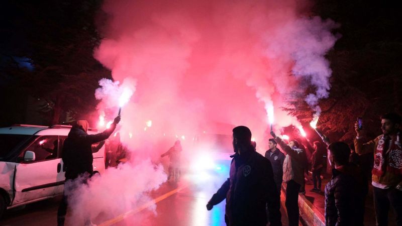 Gaziantep'e giden Milli Takım, davul ve zurnayla karşılandı