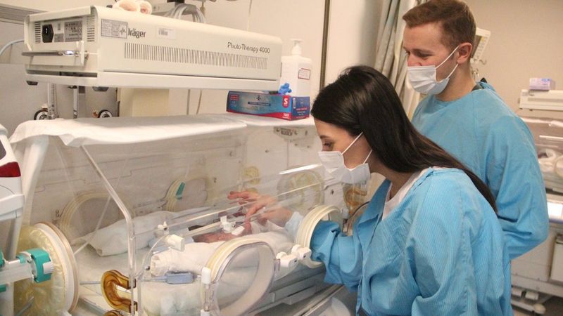 Antalya'da üçüz bebek sahibi olan ailenin şaşkınlığı