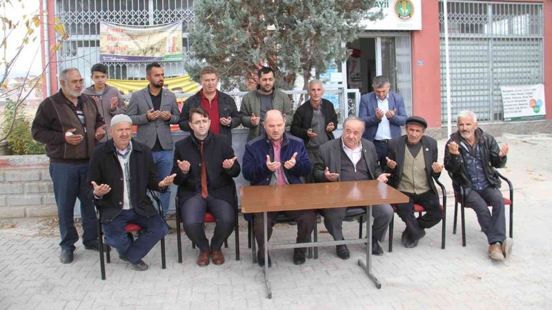 Konya’da Cuma namazı sonrası yağmur duası yapıldı