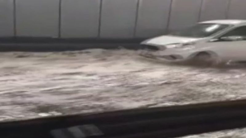 İzmir yağmura teslim oldu