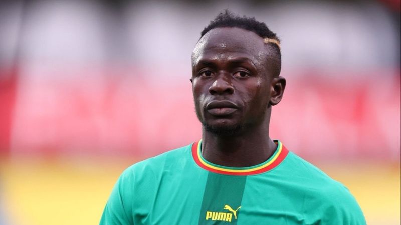 Sadio Mane 3 ay sahalardan uzak kalacak