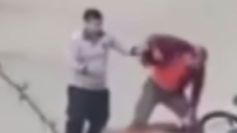 Başakşehir'de kuryeyi hastanelik eden dayak kamerada