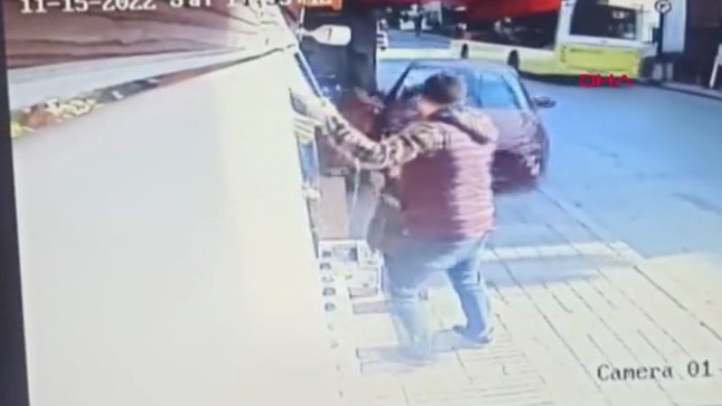 İstanbul'da sürücü adayı kaldırımdaki baba ile kızına çaptı