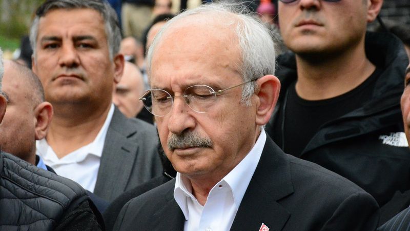 Celal Kılıçdaroğlu, son yolculuğuna uğurlandı