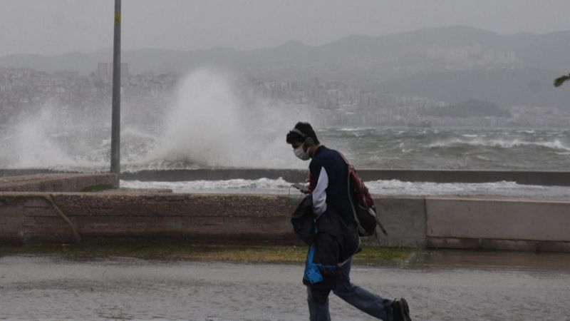 İzmir için kuvvetli rüzgar ve fırtına uyarısı