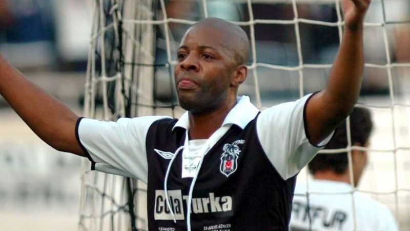 Pascal Nouma, yumrukladığı hayranının parmağını kırdı