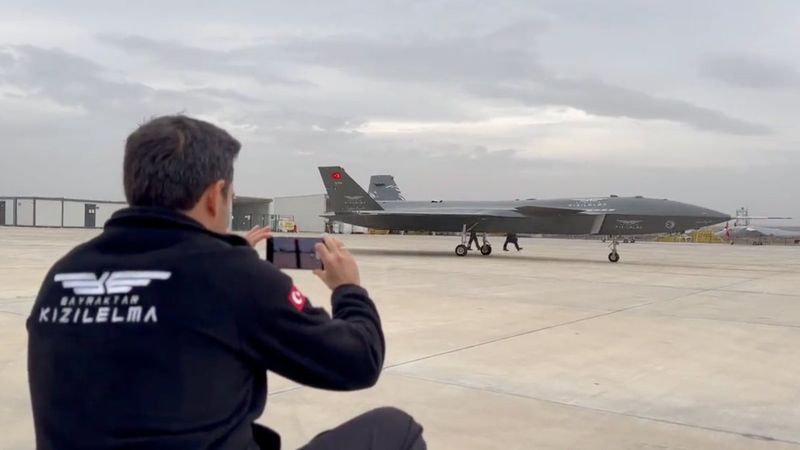 Selçuk Bayraktar Kızılelma'nın test sürüşünü paylaştı