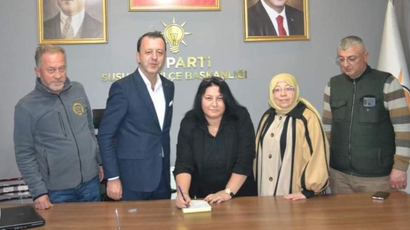 Balıkesir'de İyi Partili Ayşegül Eltimur, AK Parti'ye katıldı