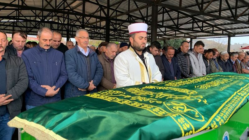 Sakarya'da kaybolduktan 10 gün sonra cesedi bulunan Sakız toprağa verildi