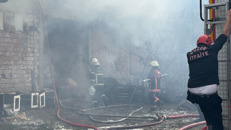 Düzce'de samanlıkta çıkan yangın lodosun etkisiyle arttı