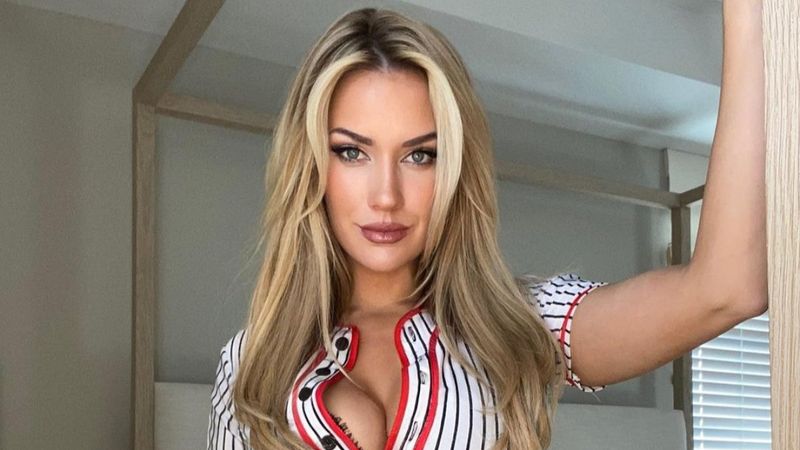 O yaşayan en seksi kadın! Golfçü Paige Spiranac Dünya Kupası'na özel dekoltesiyle nefes kesti...