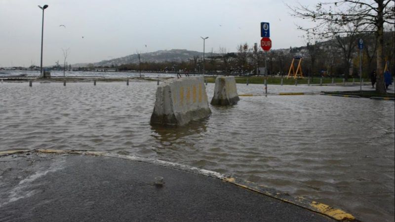 Kocaeli'de lodos şiddetini artırdı