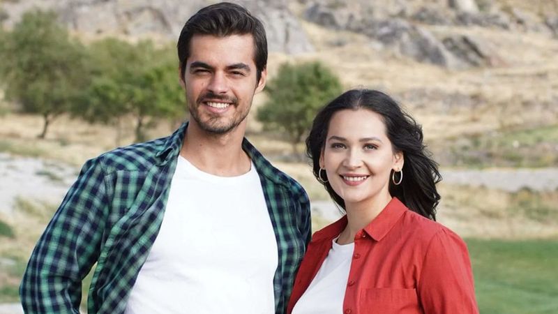 Gülsim Ali İlhan mini eteği ile görsel şölen sundu! 