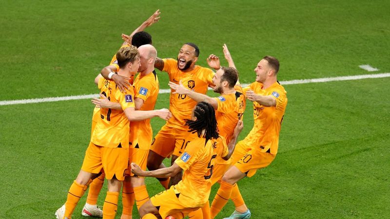 Hollanda, Senegal'i iki golle geçti