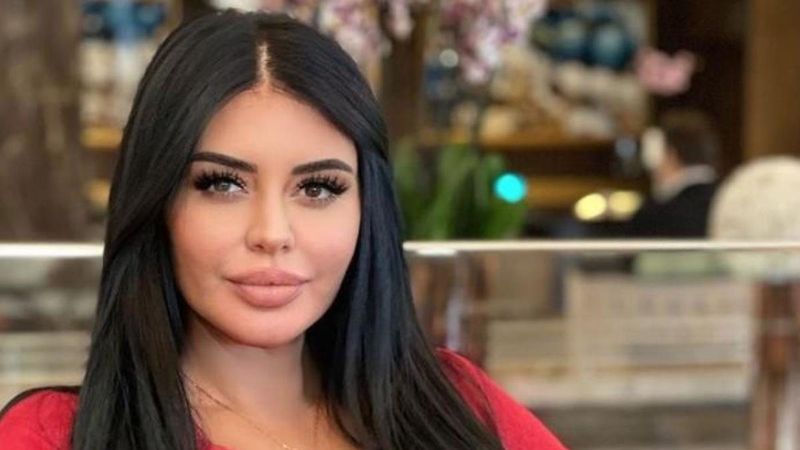 Ebru Polat duştan sonra paylaştı! Pembe havlusu ile boylu boyunca uzandı...