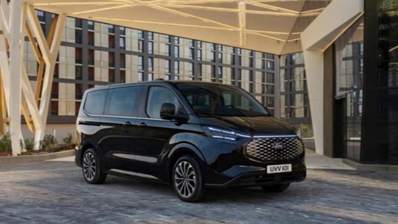 Kocaeli'de üretilecek E-Tourneo Custom tanıtıldı