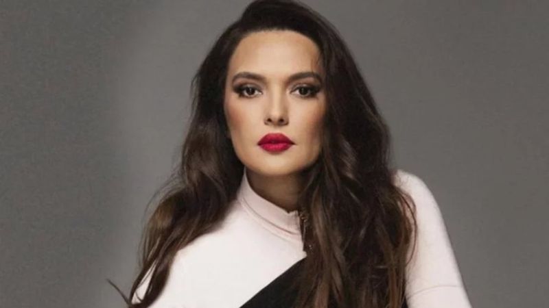 Demet Akalın'ın 'futbol paylaşımı' korkuttu! Yüzü sargılar içindeyken paylaştı