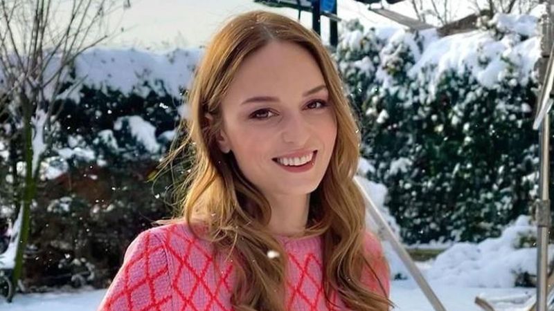 Nilperi Şahinkaya'dan iç çamaşırsız poz! 