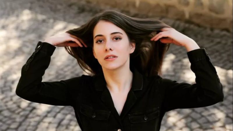 Yalı Çapkını'nın Suna'sı Beril Pozam gerçekte cesur çıktı, fiziği nefes kesti ! 'Kazım Ağa görmesin'