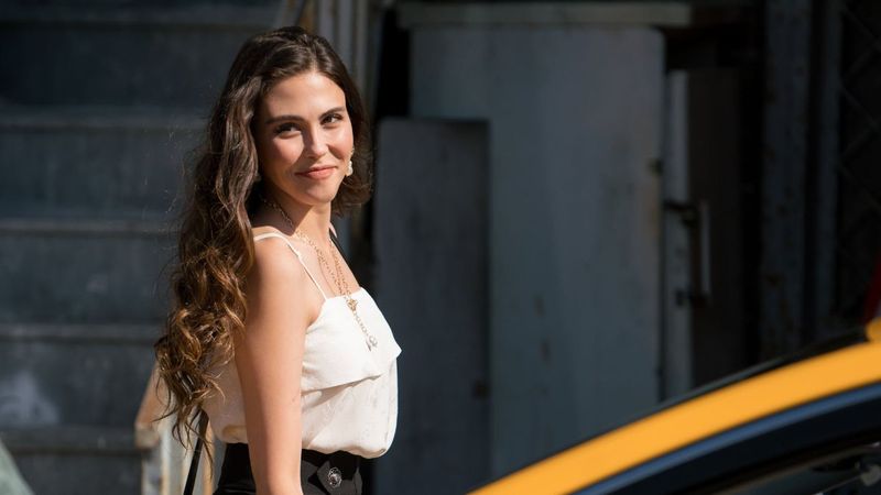 Dilara Aksüyek'in eski aşkı Arka Sokaklar'dan çıktı! 9 yaş küçük sevgilisiyle öpüşürken yakalandı...