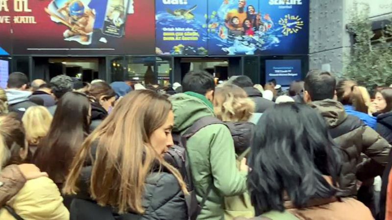 İndirim için AVM'ye akın ettiler