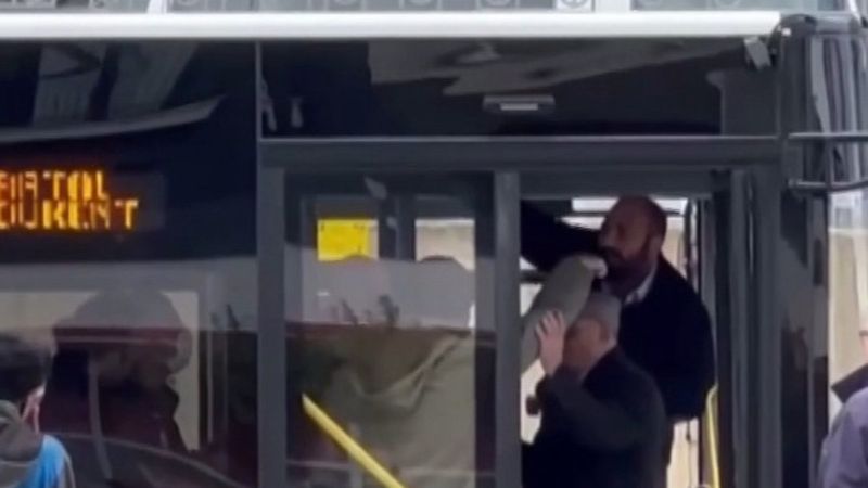 Pendik'te şoförle tartışan yolcu araçtan atıldı