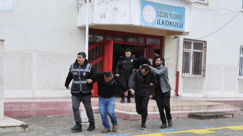 Yozgat’ta başkasının yerine ehliyet sınavına girmeye çalıştı, pencereden kaçtı