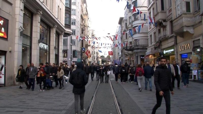İstiklal Caddesi’ndeki tezgahlar kaldırıldı