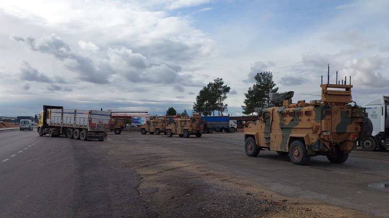 Suriye sınırında askeri araç hareketliliği 