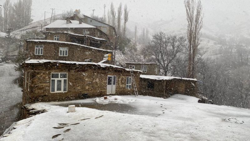 Van'da çığ bölgesinde kar kalınlığı 20 santimi buldu