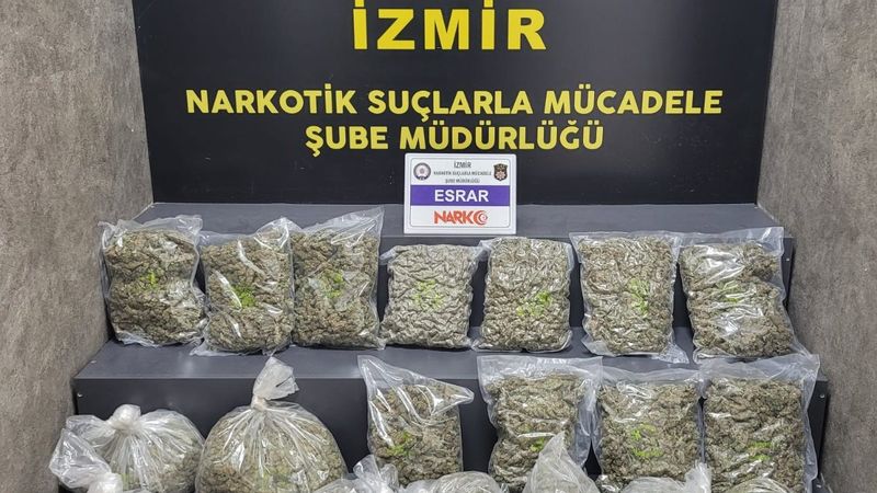 İzmir'de 16 kilo 325 gram uyuşturucu yakalandı: 2 tutuklama
