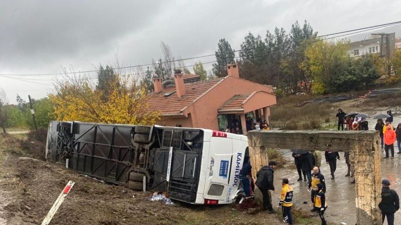 Diyarbakır'da yolcu otobüsü devrildi