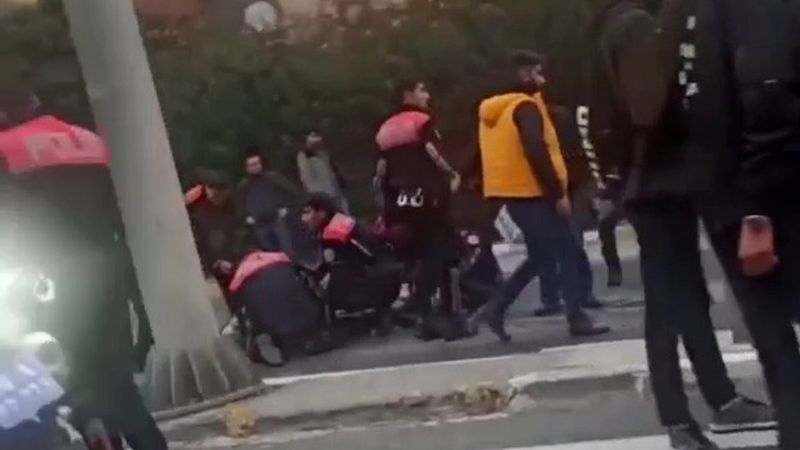 Küçükçekmece'de polislere çarpan sürücü kaçtı