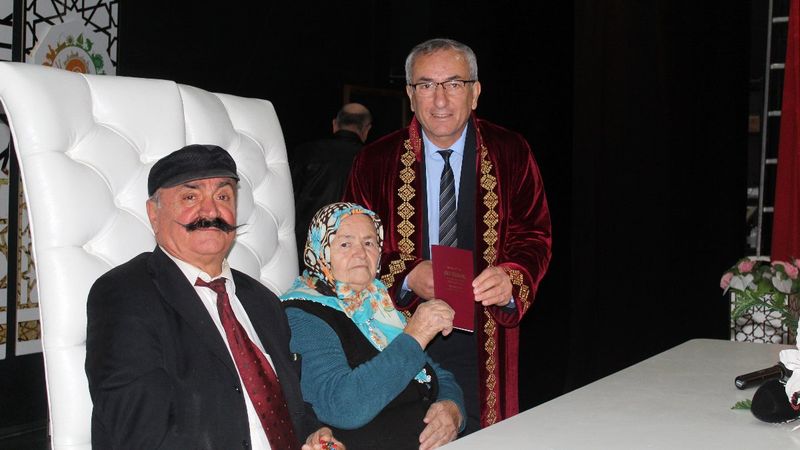 Sinop'taki huzurevinde tanışan yaşlı çift dünyaevine girdi