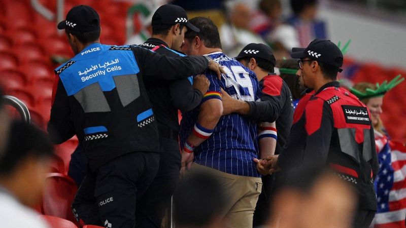 Katar'da LGBT destekçilerine göz açtırılmıyor