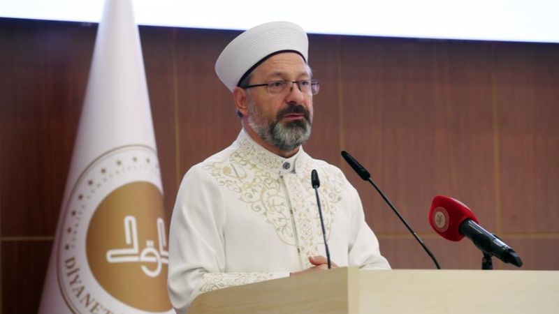 Ali Erbaş: Aileyi korumak ve geleceğe taşımakla yükümlüyüz