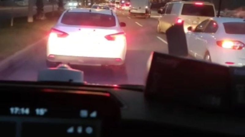 Mardin’de siren çalan ambulansa yol vermedi