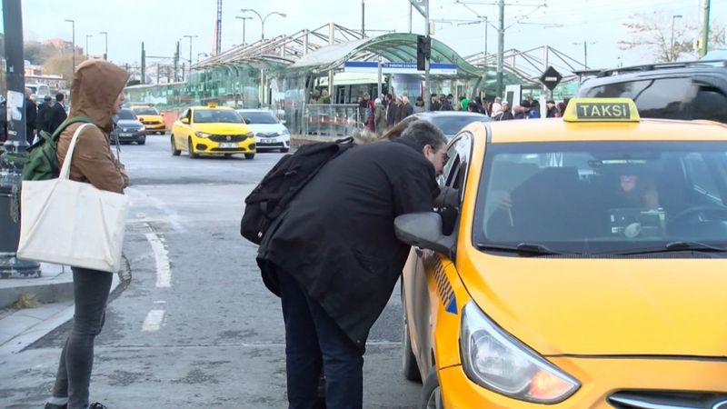 Eminönü'nde yolcu almayan taksiciler