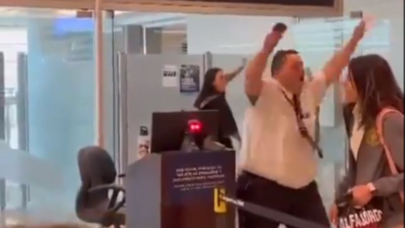 Arjantin, Polonya'ya gol attığında havalimanında hayat duruyor