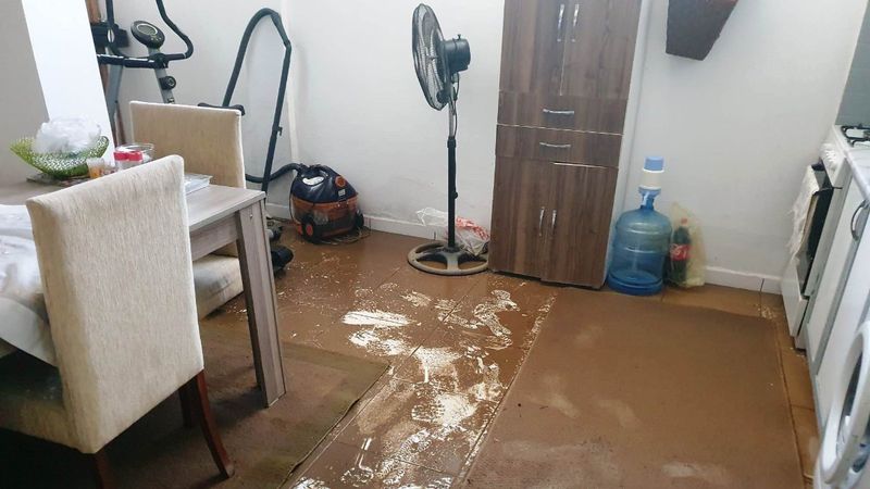 Bodrum yağmura teslim oldu: Evleri su bastı