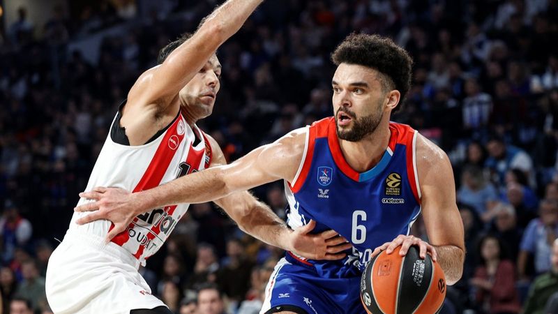 Anadolu Efes sahasında Olympiakos'u mağlup etti