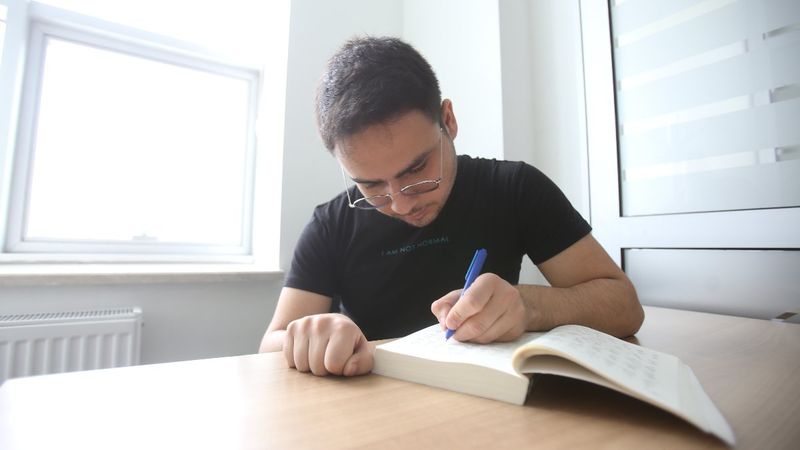 Gümüşhane'de engelli gencin hayat mücadelesi yaşıtlarına örnek oluyor