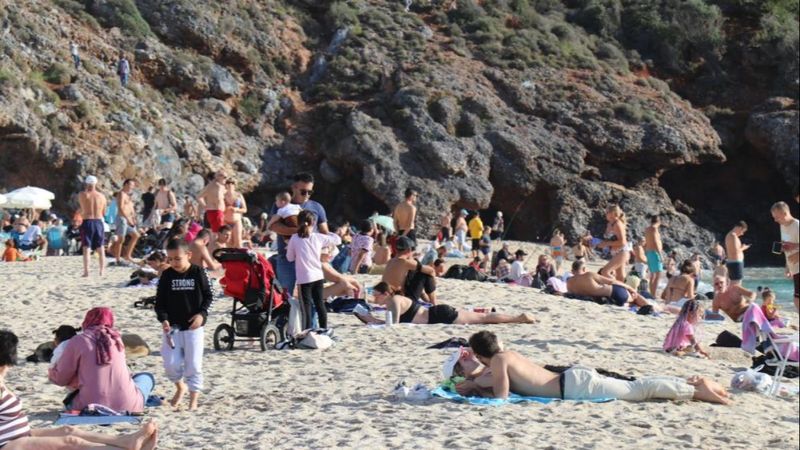 Antalya'da aralık ayında güneşlendiler