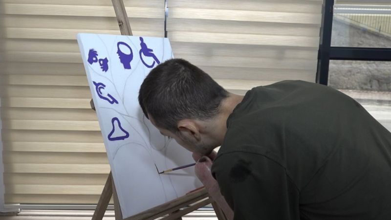 Elazığ'da ellerini kaybeden Ömer'in resim tutkusu