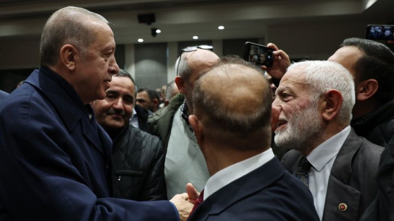 Cumhurbaşkanı Erdoğan İstanbul'da minibüsçülerle buluştu