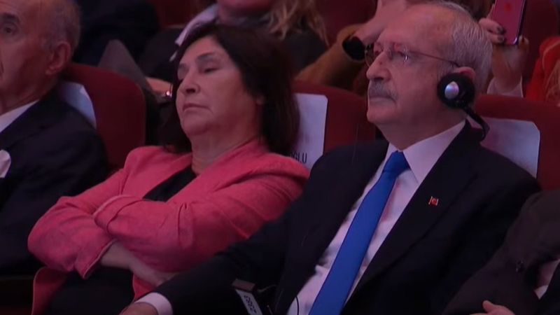 CHP'nin vizyon programında Selvi Kılıçdaroğlu uyudu