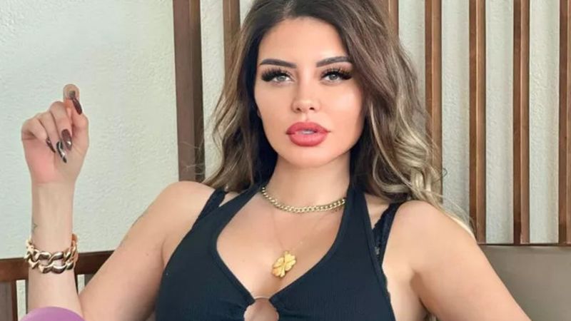 Ebru Polat'ın kasığına kadar çektiği mini elbisesi olay oldu! Öyle bir frikik verdi ki: 