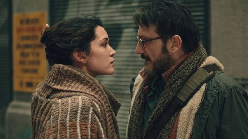 Kulaklıkları takın: Sıcak Kafa dizisi 2.sezon yayınlanacak mı? Türkiye'nin ilk distopik dizisi!