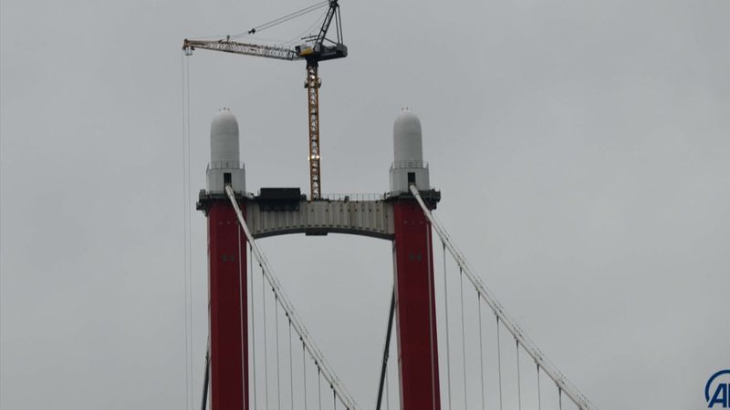 1915 Çanakkale Köprüsü'ne top mermisi figürleri yerleştirildi